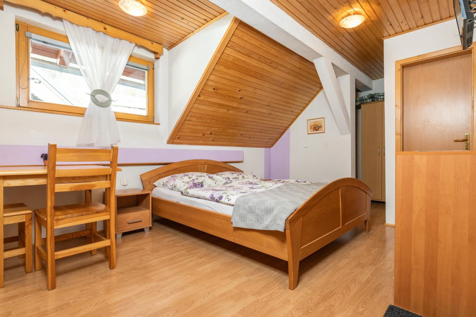 Apartments And Rooms Hodnik Slavko Bohinj Eksteriør billede